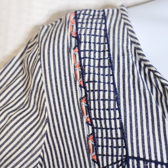 Old Navy Size XL The tunic shirt blue/white striped w/embroidered bodice - Picture 7 of 11